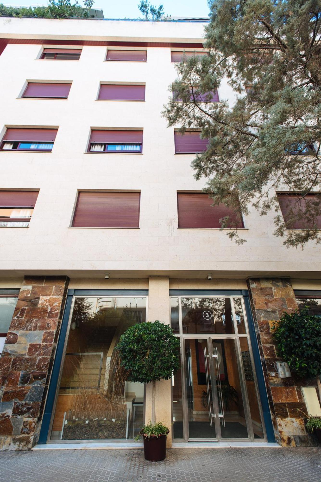 San Bernardo Home Free Parking Sevilla Kültér fotó
